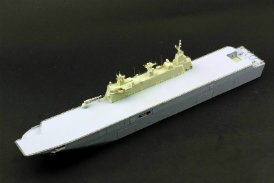 【再入荷】N07-115 豪海軍 強襲揚陸艦 LHD-02 キャンベラ Canberra