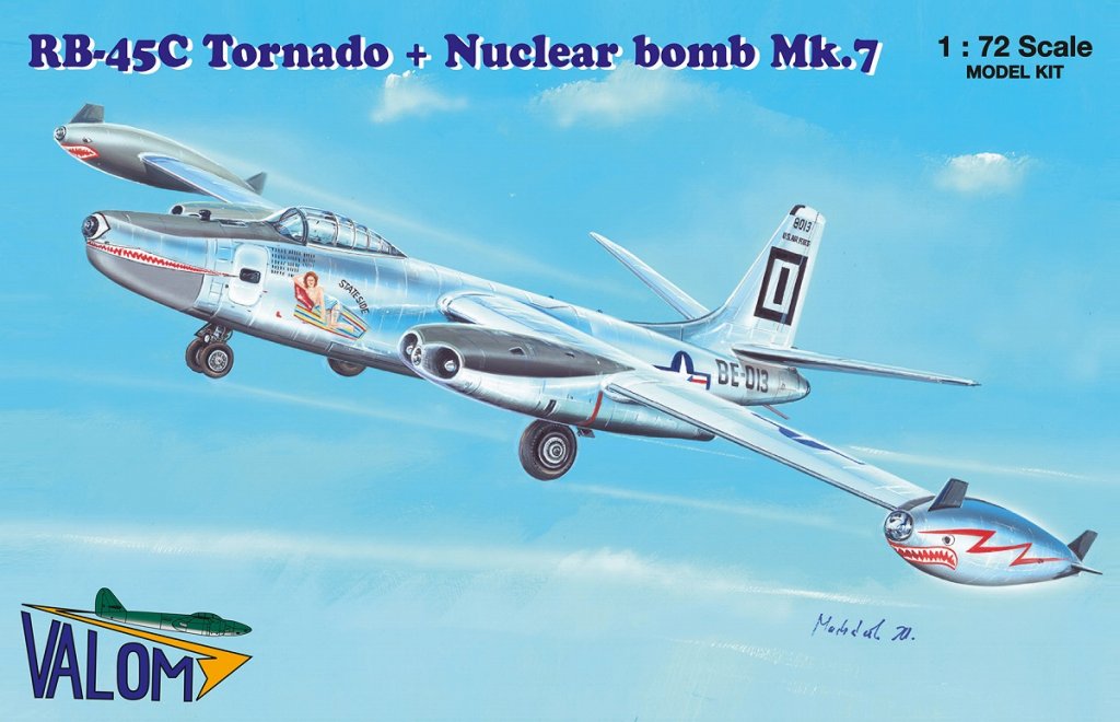 【新製品】72122)ノースアメリカン RB-45C トーネード w/Mk.7 戦術核兵器(トレーラー付)