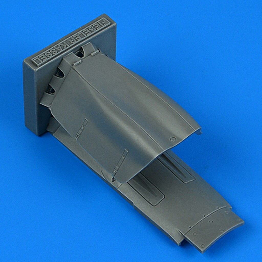 【新製品】32365 1/32 フォッケウルフ Fw190D-9 フィーゼラーカッセル生産 機首ガンベイカバー/ 上面カウリング (ハセガワ用)